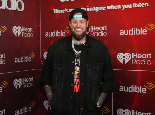 jelly-roll-accused-of-issuing-death-threat-to-comedian-nicole-arbour jelly-roll-accused-of-issuing-death-threat-to-comedian-nicole-arbour