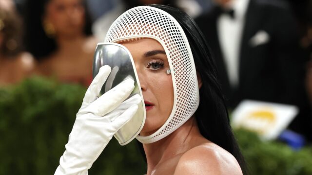 christina-ricci-shades-katy-perry-after-ruby-rose-allegation