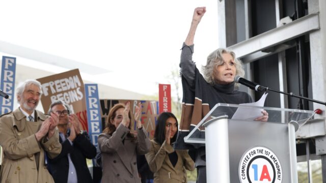 jane-fonda’s-committee-for-the-first-amendment-sets-nyc-concert-with-bette-midler,-patti-smith