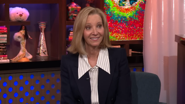 lisa-kudrow-coolly-exposes-bravo,