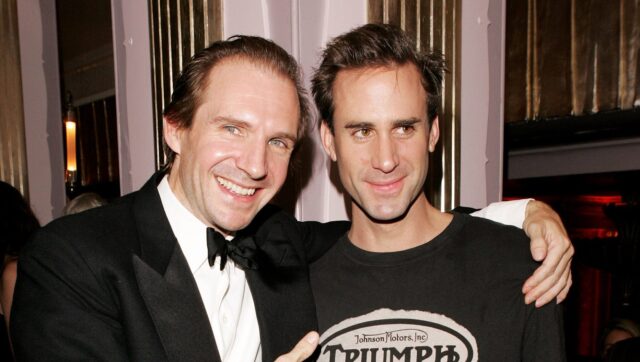 ralph-fiennes’-6-siblings:-meet-his-brothers-and-sisters,-including-‘handmaid’s-tale’-star-joseph