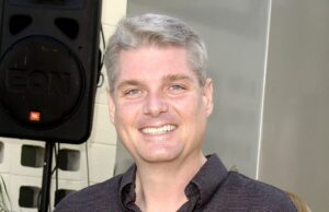 Who Was Tom Kane? 5 Things to Know About the ‘Powerpuff Girls’ Voice Actor who-was-tom-kane?-5-things-to-know-about-the-‘powerpuff-girls’-voice-actor