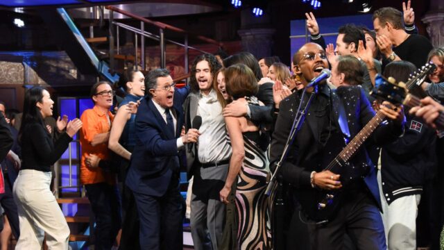 stephen-colbert-danced-the-night-away-with-bette-midler,-cbs-staff-at-‘late-show’-wrap-party