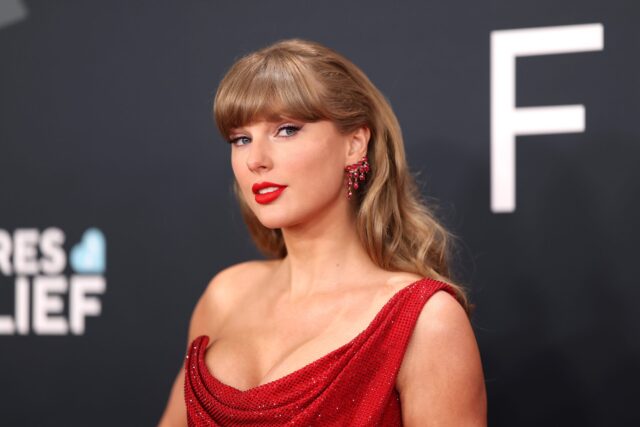 travis-kelce-hints-that-taylor-swift-might-change-her-name-after-wedding
