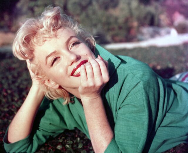 marilyn-monroe-slept-with-elvis-presley-during-her-marriage-to-arthur-miller,-insider-claims marilyn-monroe-slept-with-elvis-presley-during-her-marriage-to-arthur-miller,-insider-claims