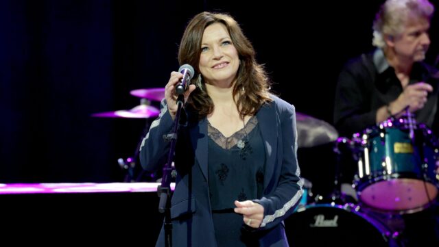 martina-mcbride-cancels-dc-show:-is-she-a-democrat-or-republican?