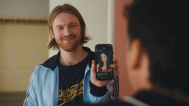 Netflixのドラマ「ビーフ」シーズン2は、スコアのために「さらに奇妙」な展開を見せ、フィニアスに初のエミー賞をもたらす可能性がある。 Netflixのドラマ「ビーフ」シーズン2は、スコアのために「さらに奇妙」な展開を見せ、フィニアスに初のエミー賞をもたらす可能性がある。