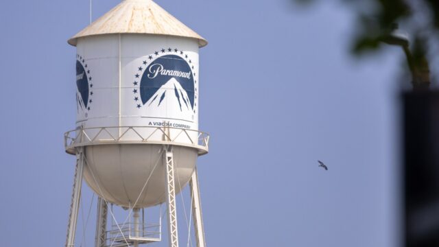 paramount-sued-by-subscribers-over-warner-bros.,-skydance-deals