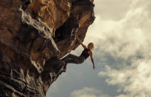 ‘Apex’ Writer Jeremy Robbins Breaks Down the Ending of the Charlize Theron Netflix Chart-Topper ‘apex’-writer-jeremy-robbins-breaks-down-the-ending-of-the-charlize-theron-netflix-chart-topper