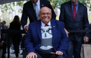 ルディ・ジュリアーニ氏が病院に緊急搬送され、現在重篤な状態にある。 rudy-giuliani-rushed-to-hospital,-currently-in-critical-condition
