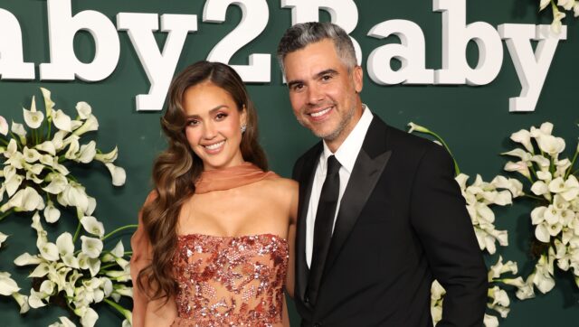jessica-alba-&-cash-warren’s-awkward-graduation-distance-isn’t-what-you-think jessica-alba-&-cash-warren’s-awkward-graduation-distance-isn’t-what-you-think