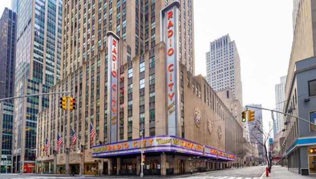 how-to-watch-the-tony-awards-2026:-streaming-&-cable-options