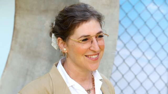 mayim-bialik-details