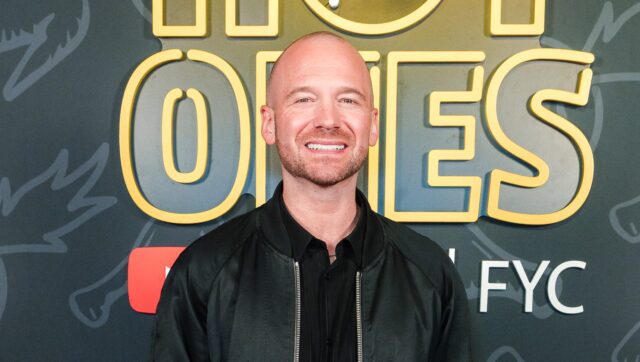 sean-evans’-net-worth:-how-much-money-the-‘hot-ones’-host-makes